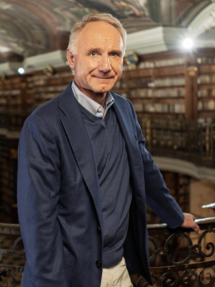 Dan Brown